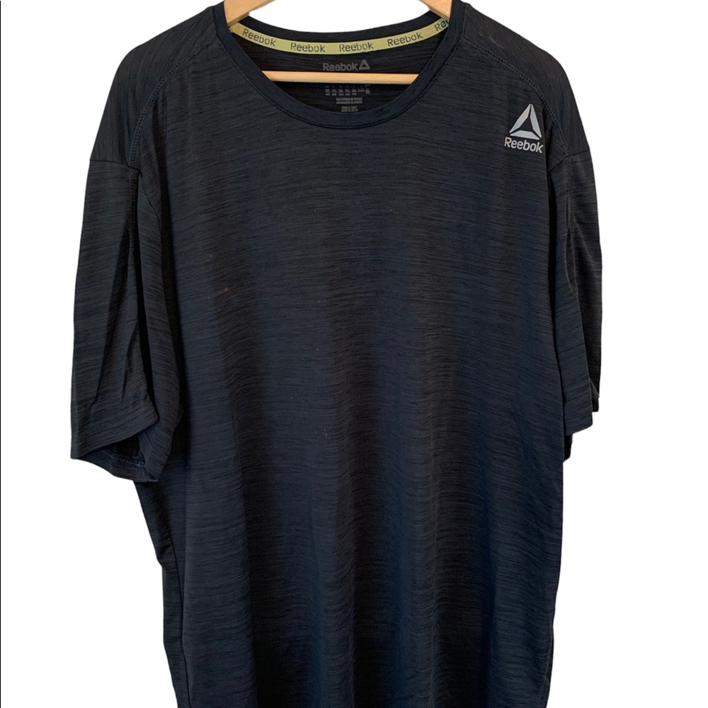 Men’s Reebok shirt sleeve shirt